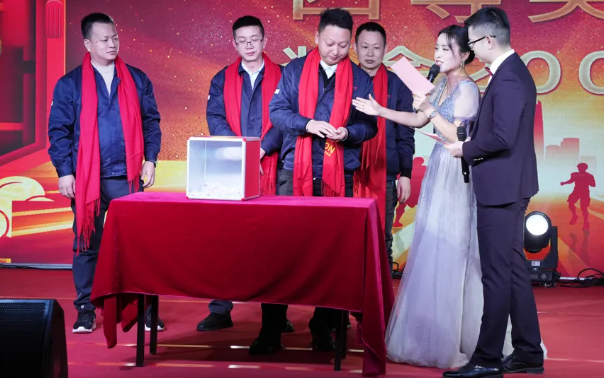 黄石欧冠杯官方网站-欧冠(中国)
2024年终晚会:凝心聚力,共创辉煌!